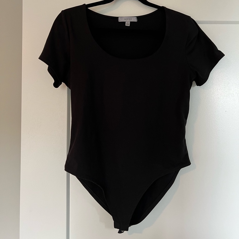 Black short sleeve shirt body suit